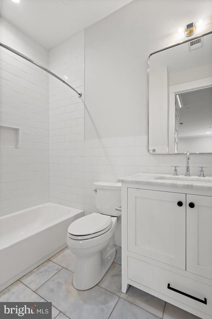 214 A ST NE, WASHINGTON, District Of Columbia 20002, 6 Bedrooms Bedrooms, ,5 BathroomsBathrooms,Residential,For sale,214 A ST NE,DCDC2169536 MLS # DCDC2169536