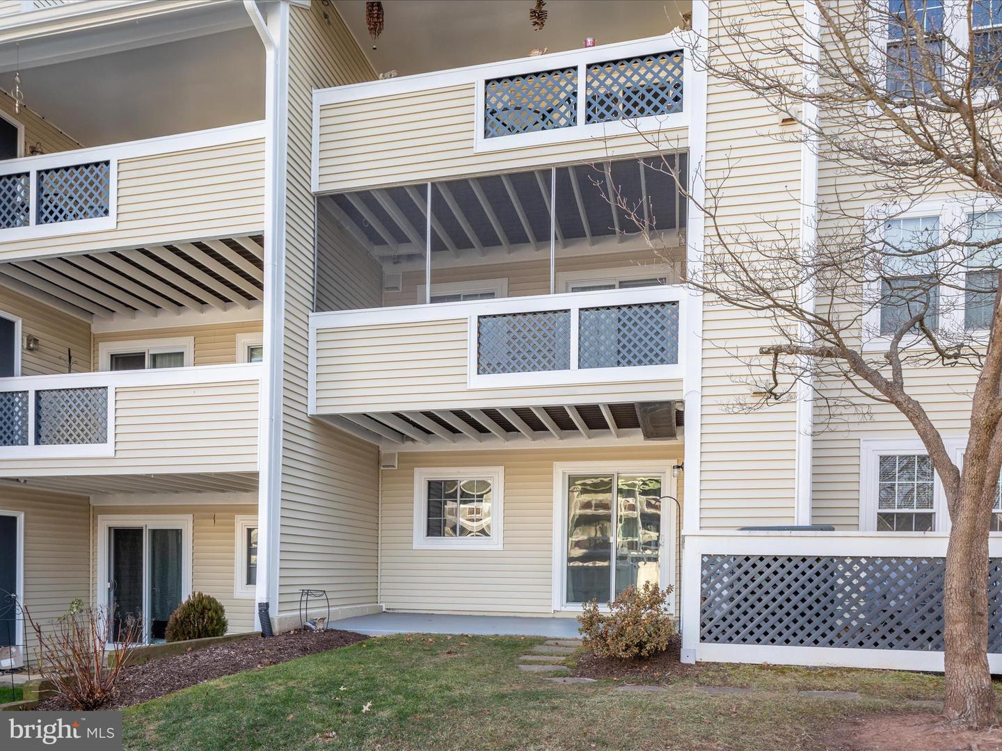 12933-A GRAYS POINTE RD #12933A, FAIRFAX, Virginia 22033, 2 Bedrooms Bedrooms, ,2 BathroomsBathrooms,Residential,For sale,12933-A GRAYS POINTE RD #12933A,VAFX2215442 MLS # VAFX2215442