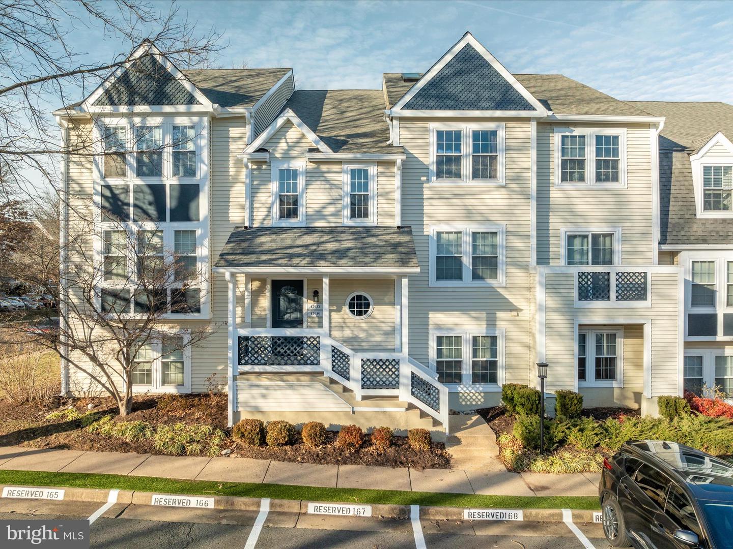 12933-A GRAYS POINTE RD #12933A, FAIRFAX, Virginia 22033, 2 Bedrooms Bedrooms, ,2 BathroomsBathrooms,Residential,For sale,12933-A GRAYS POINTE RD #12933A,VAFX2215442 MLS # VAFX2215442