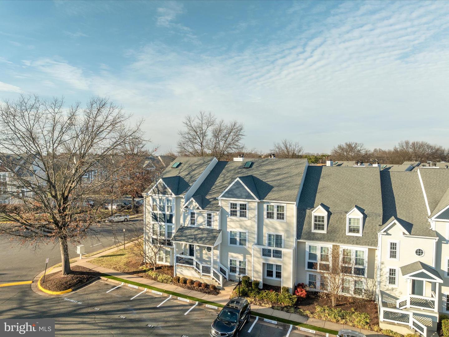 12933-A GRAYS POINTE RD #12933A, FAIRFAX, Virginia 22033, 2 Bedrooms Bedrooms, ,2 BathroomsBathrooms,Residential,For sale,12933-A GRAYS POINTE RD #12933A,VAFX2215442 MLS # VAFX2215442