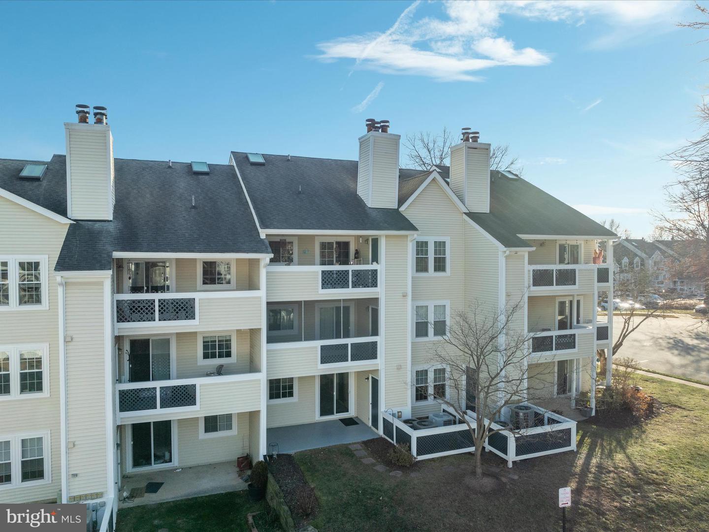 12933-A GRAYS POINTE RD #12933A, FAIRFAX, Virginia 22033, 2 Bedrooms Bedrooms, ,2 BathroomsBathrooms,Residential,For sale,12933-A GRAYS POINTE RD #12933A,VAFX2215442 MLS # VAFX2215442