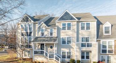 12933-A GRAYS POINTE RD #12933A, FAIRFAX, Virginia 22033, 2 Bedrooms Bedrooms, ,2 BathroomsBathrooms,Residential,For sale,12933-A GRAYS POINTE RD #12933A,VAFX2215442 MLS # VAFX2215442