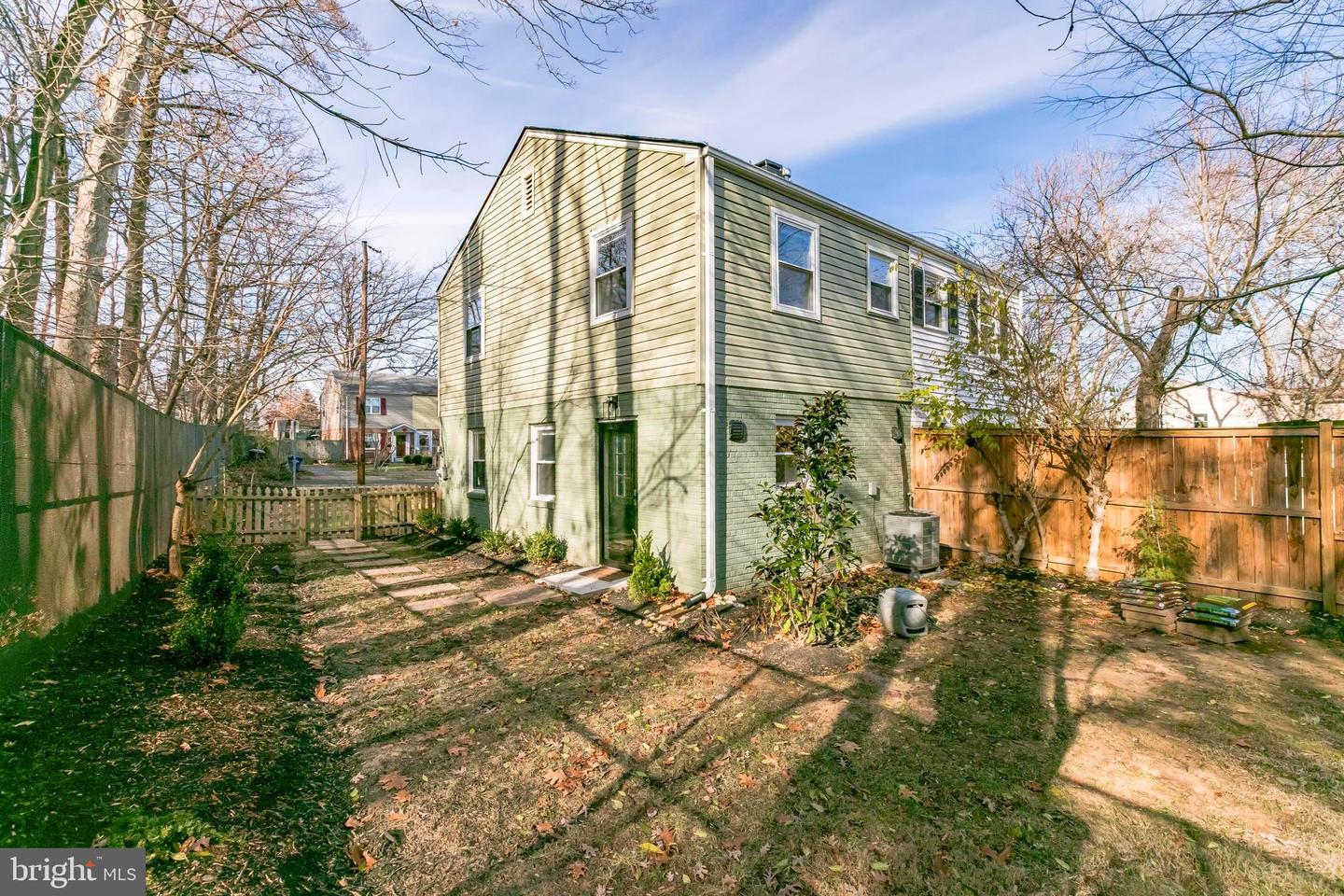 5849 FIFER DR, ALEXANDRIA, Virginia 22303, 2 Bedrooms Bedrooms, ,1 BathroomBathrooms,Residential,For sale,5849 FIFER DR,VAFX2215464 MLS # VAFX2215464