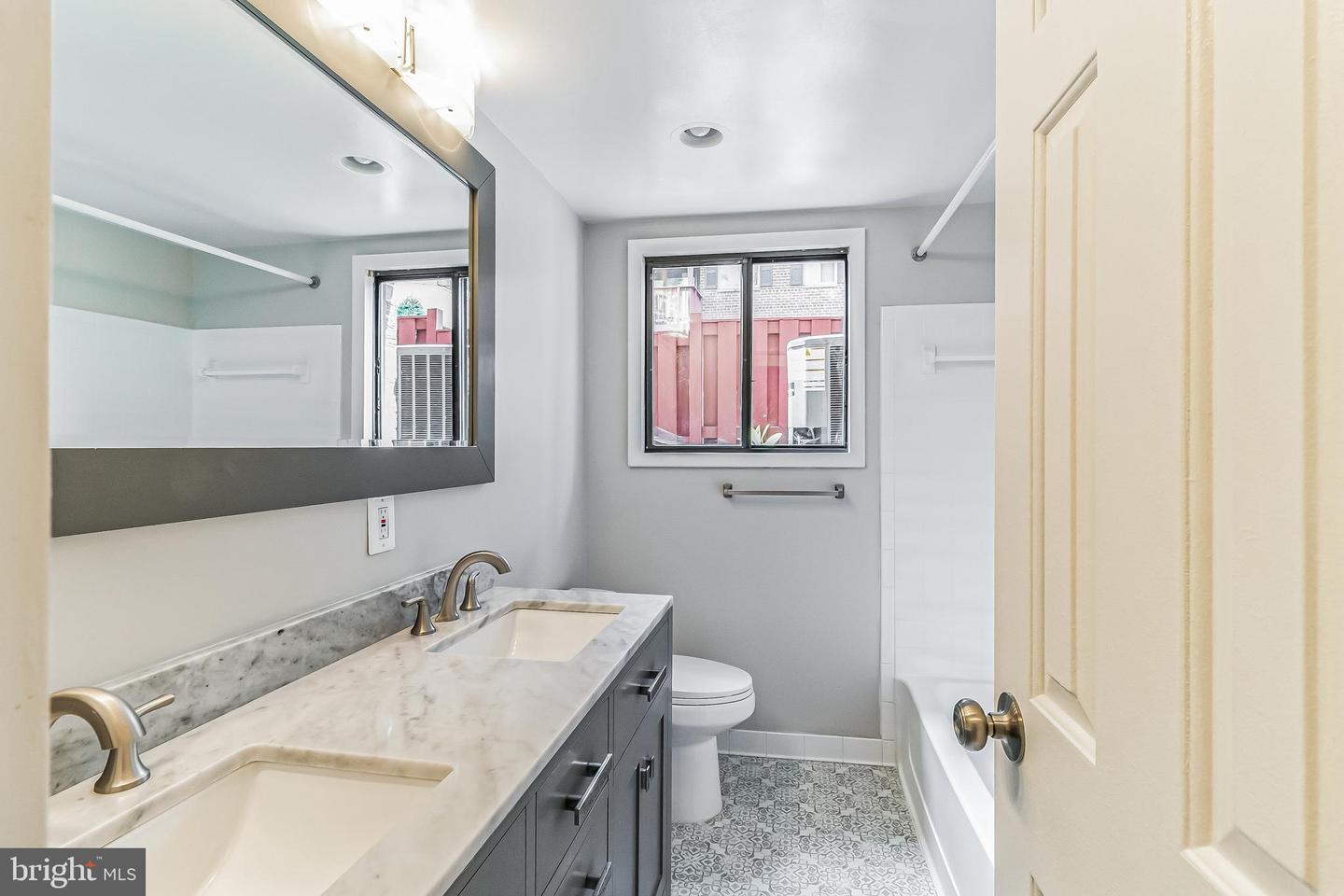 2800 DARTMOUTH RD #2, ALEXANDRIA, Virginia 22314, 3 Bedrooms Bedrooms, ,2 BathroomsBathrooms,Residential,For sale,2800 DARTMOUTH RD #2,VAAX2035970 MLS # VAAX2035970