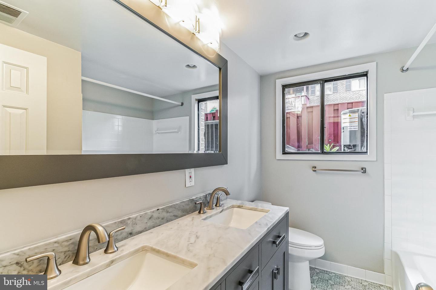 2800 DARTMOUTH RD #2, ALEXANDRIA, Virginia 22314, 3 Bedrooms Bedrooms, ,2 BathroomsBathrooms,Residential,For sale,2800 DARTMOUTH RD #2,VAAX2035970 MLS # VAAX2035970