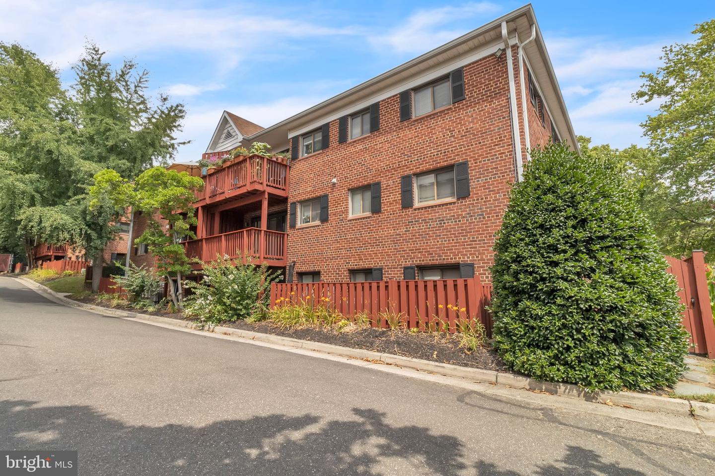 2800 DARTMOUTH RD #2, ALEXANDRIA, Virginia 22314, 3 Bedrooms Bedrooms, ,2 BathroomsBathrooms,Residential,For sale,2800 DARTMOUTH RD #2,VAAX2035970 MLS # VAAX2035970