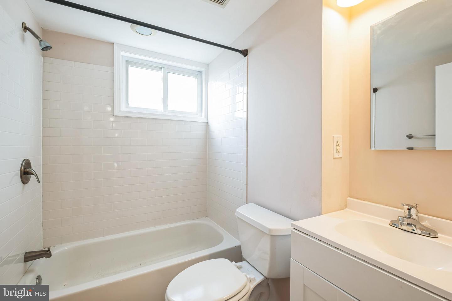 5037 CALL PL SE #202, WASHINGTON, District Of Columbia 20019, 2 Bedrooms Bedrooms, ,1 BathroomBathrooms,Residential,For sale,5037 CALL PL SE #202,DCDC2172776 MLS # DCDC2172776