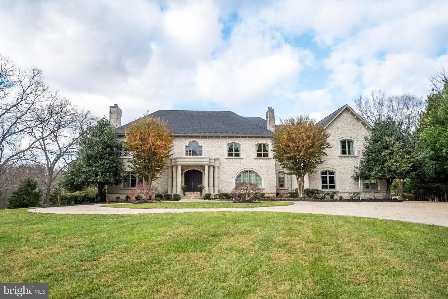 9832 CLARKS CROSSING RD, VIENNA, Virginia 22182, 5 Bedrooms Bedrooms, ,6 BathroomsBathrooms,Residential,For sale,9832 CLARKS CROSSING RD,VAFX2210340 MLS # VAFX2210340