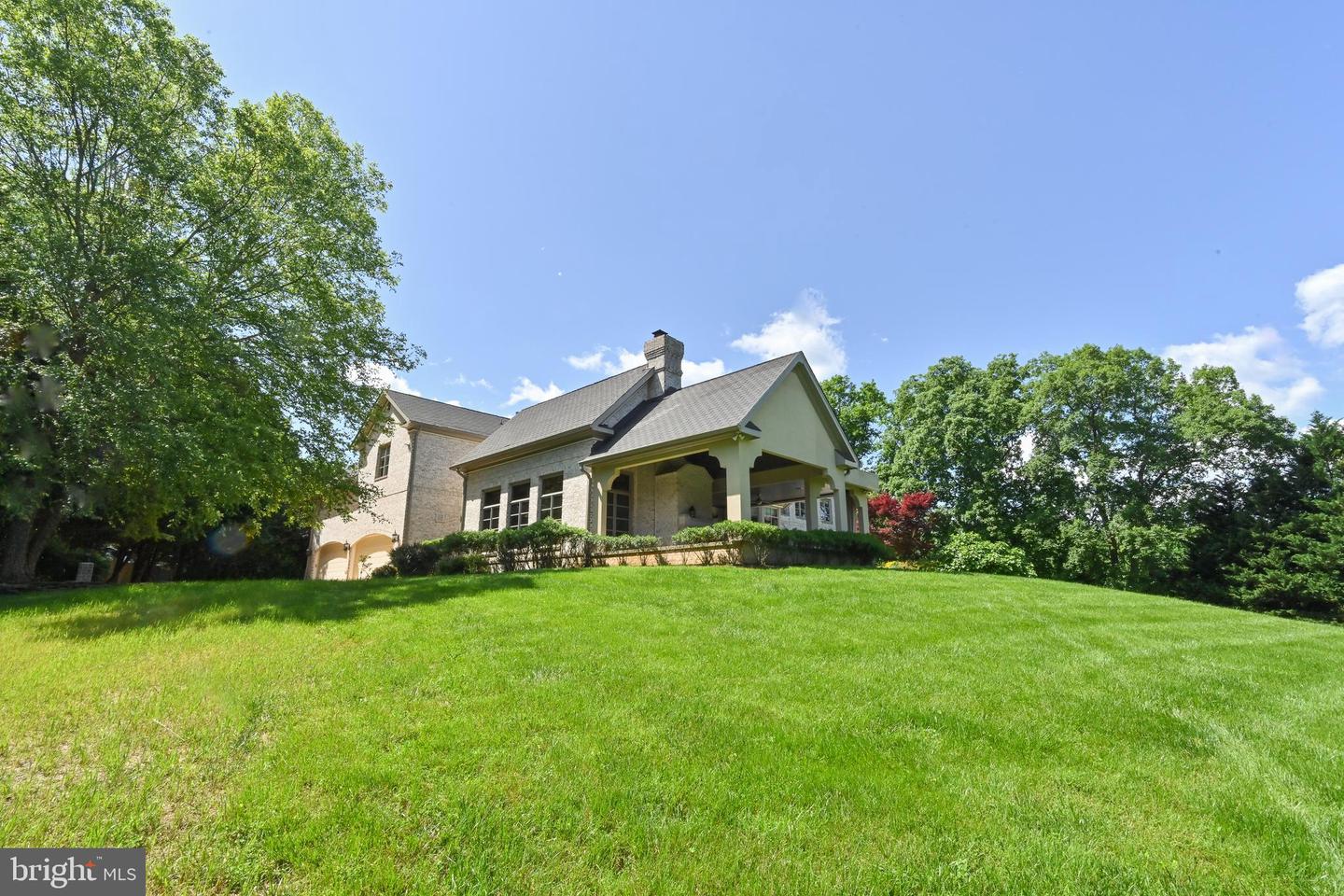 9832 CLARKS CROSSING RD, VIENNA, Virginia 22182, 5 Bedrooms Bedrooms, ,6 BathroomsBathrooms,Residential,For sale,9832 CLARKS CROSSING RD,VAFX2210340 MLS # VAFX2210340