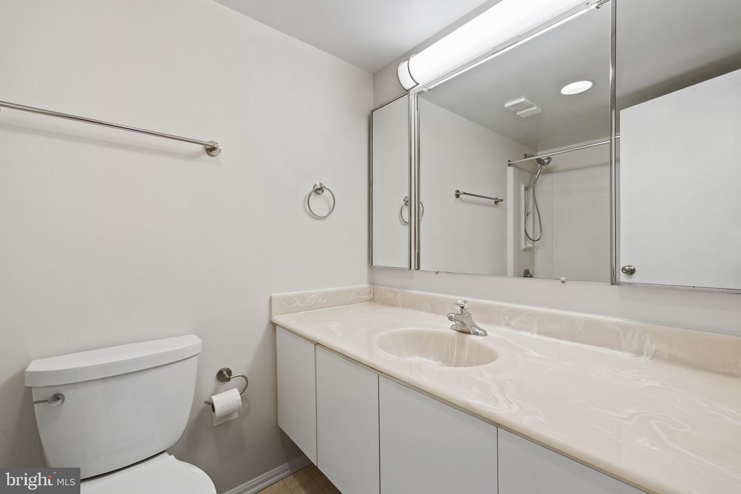 5902 MOUNT EAGLE DR #215, ALEXANDRIA, Virginia 22303, 2 Bedrooms Bedrooms, ,2 BathroomsBathrooms,Residential,For sale,5902 MOUNT EAGLE DR #215,VAFX2215788 MLS # VAFX2215788