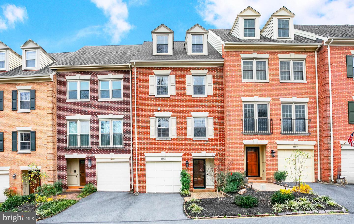 5115 SKYLINE VILLAGE CT, ALEXANDRIA, Virginia 22302, 3 Bedrooms Bedrooms, ,2 BathroomsBathrooms,Residential,For sale,5115 SKYLINE VILLAGE CT,VAFX2215900 MLS # VAFX2215900