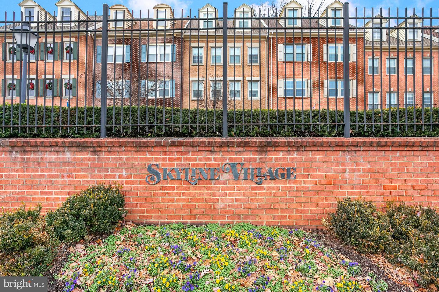 5115 SKYLINE VILLAGE CT, ALEXANDRIA, Virginia 22302, 3 Bedrooms Bedrooms, ,2 BathroomsBathrooms,Residential,For sale,5115 SKYLINE VILLAGE CT,VAFX2215900 MLS # VAFX2215900