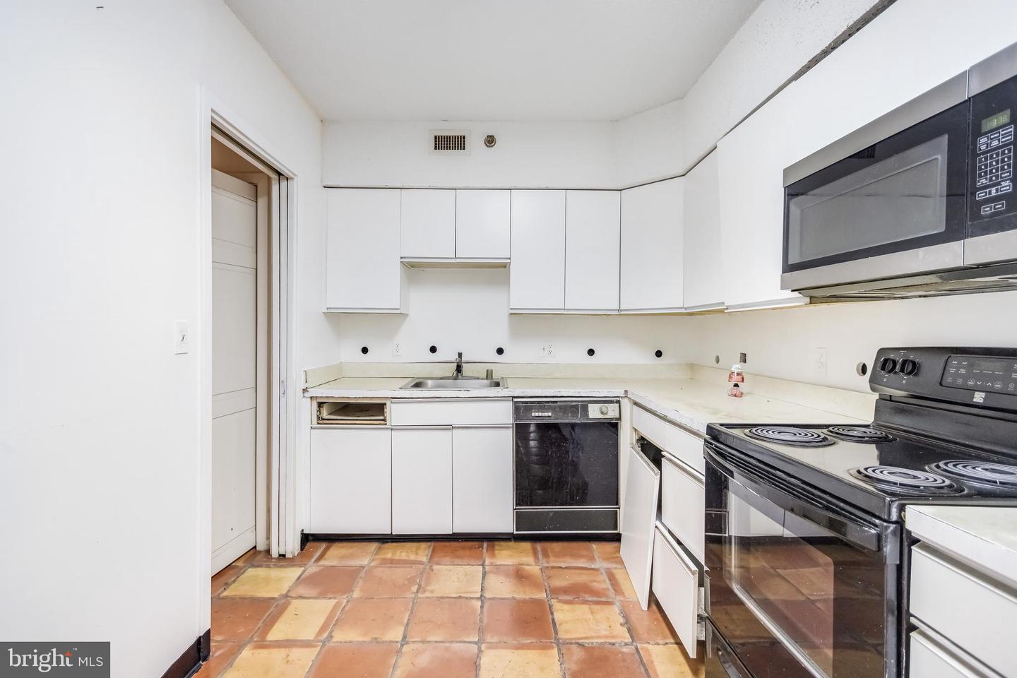 5501 SEMINARY RD #2201S, FALLS CHURCH, Virginia 22041, 1 Bedroom Bedrooms, ,1 BathroomBathrooms,Residential,For sale,5501 SEMINARY RD #2201S,VAFX2215902 MLS # VAFX2215902