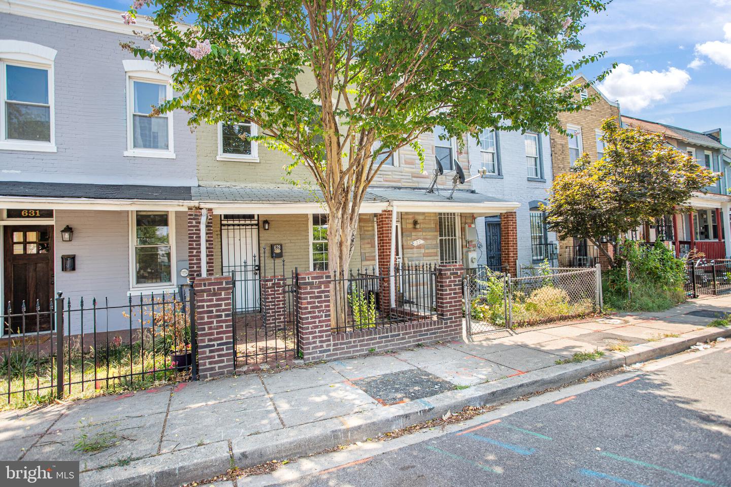 629 18TH ST NE, WASHINGTON, District Of Columbia 20002, 2 Bedrooms Bedrooms, ,1 BathroomBathrooms,Residential,For sale,629 18TH ST NE,DCDC2151188 MLS # DCDC2151188