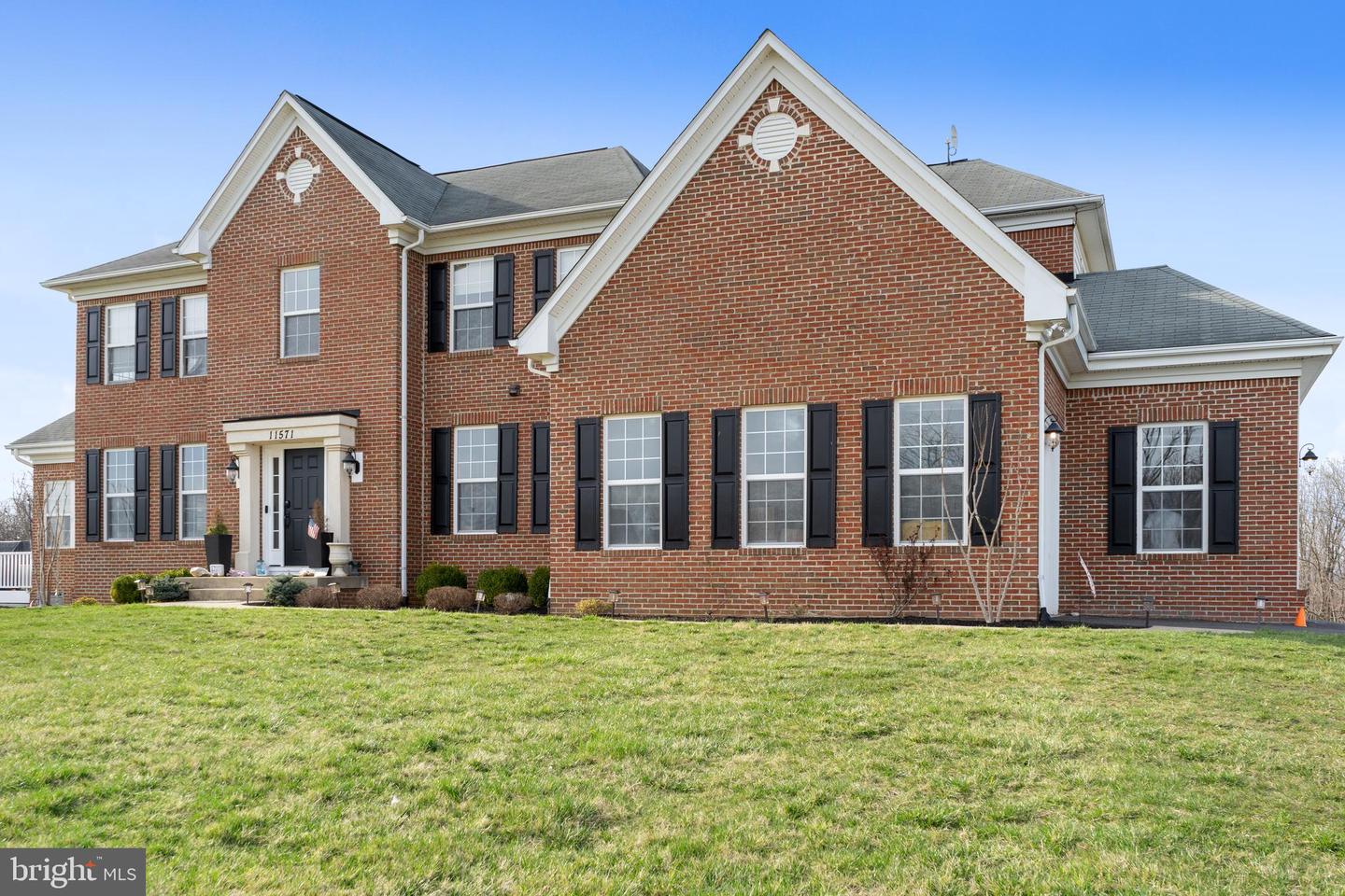 11571 MICA PL, LOVETTSVILLE, Virginia 20180, 4 Bedrooms Bedrooms, ,4 BathroomsBathrooms,Residential,For sale,11571 MICA PL,VALO2078616 MLS # VALO2078616