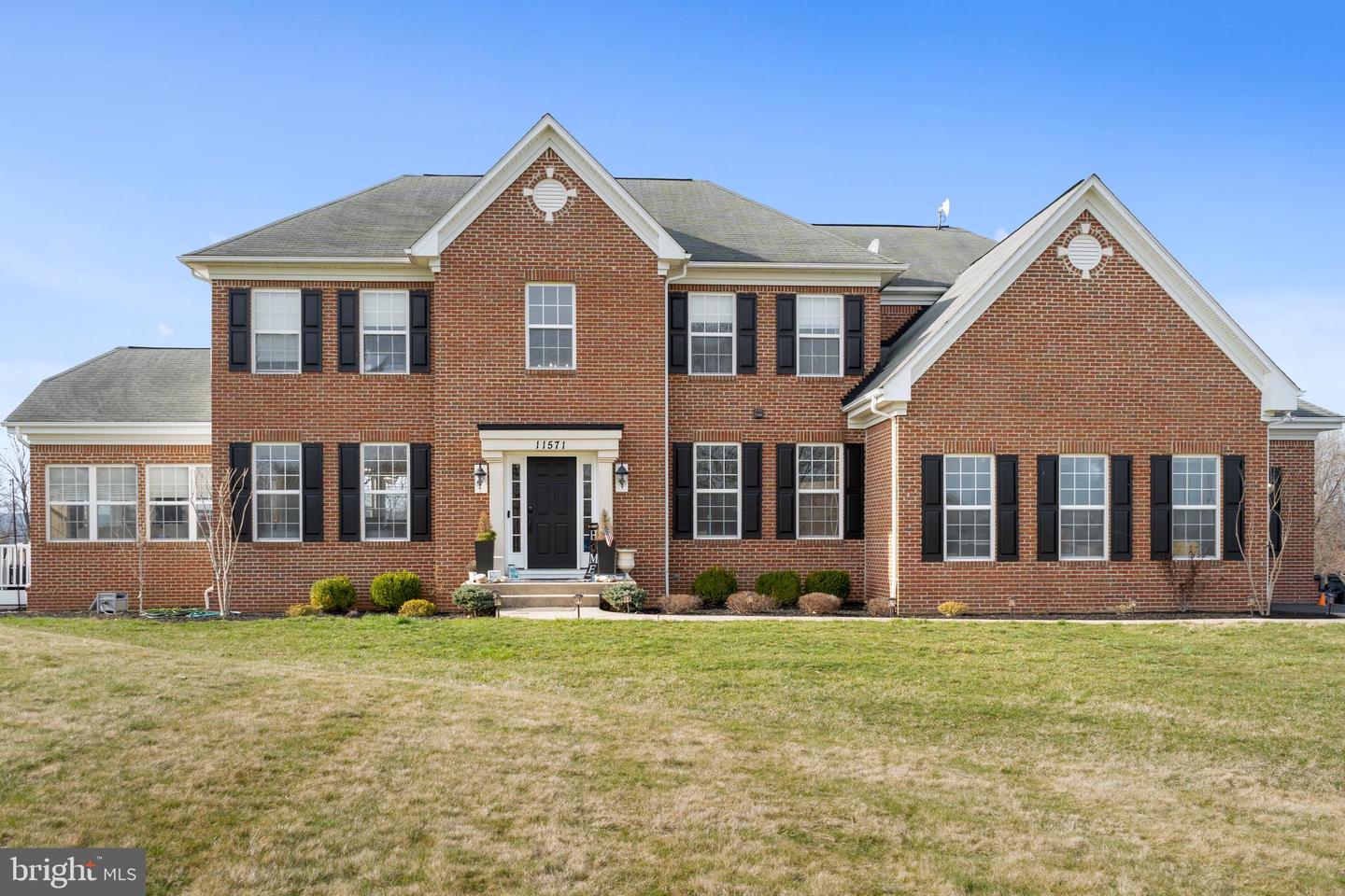 11571 MICA PL, LOVETTSVILLE, Virginia 20180, 4 Bedrooms Bedrooms, ,4 BathroomsBathrooms,Residential,For sale,11571 MICA PL,VALO2078616 MLS # VALO2078616