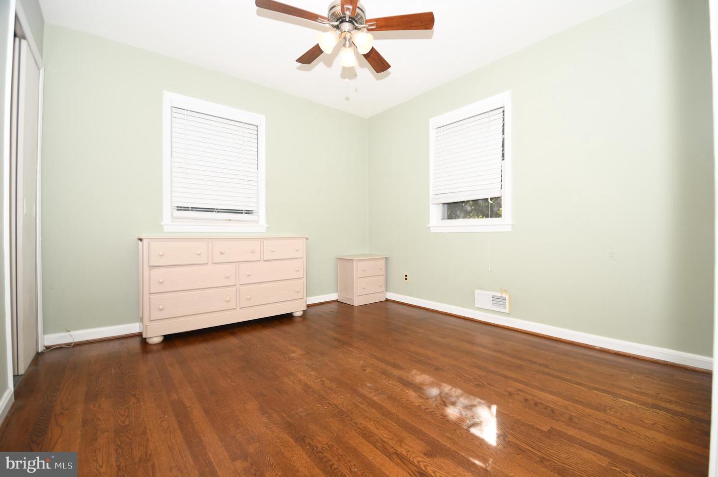 1815 N BARTON ST, ARLINGTON, Virginia 22201, 3 Bedrooms Bedrooms, ,2 BathroomsBathrooms,Residential,For sale,1815 N BARTON ST,VAAR2048234 MLS # VAAR2048234