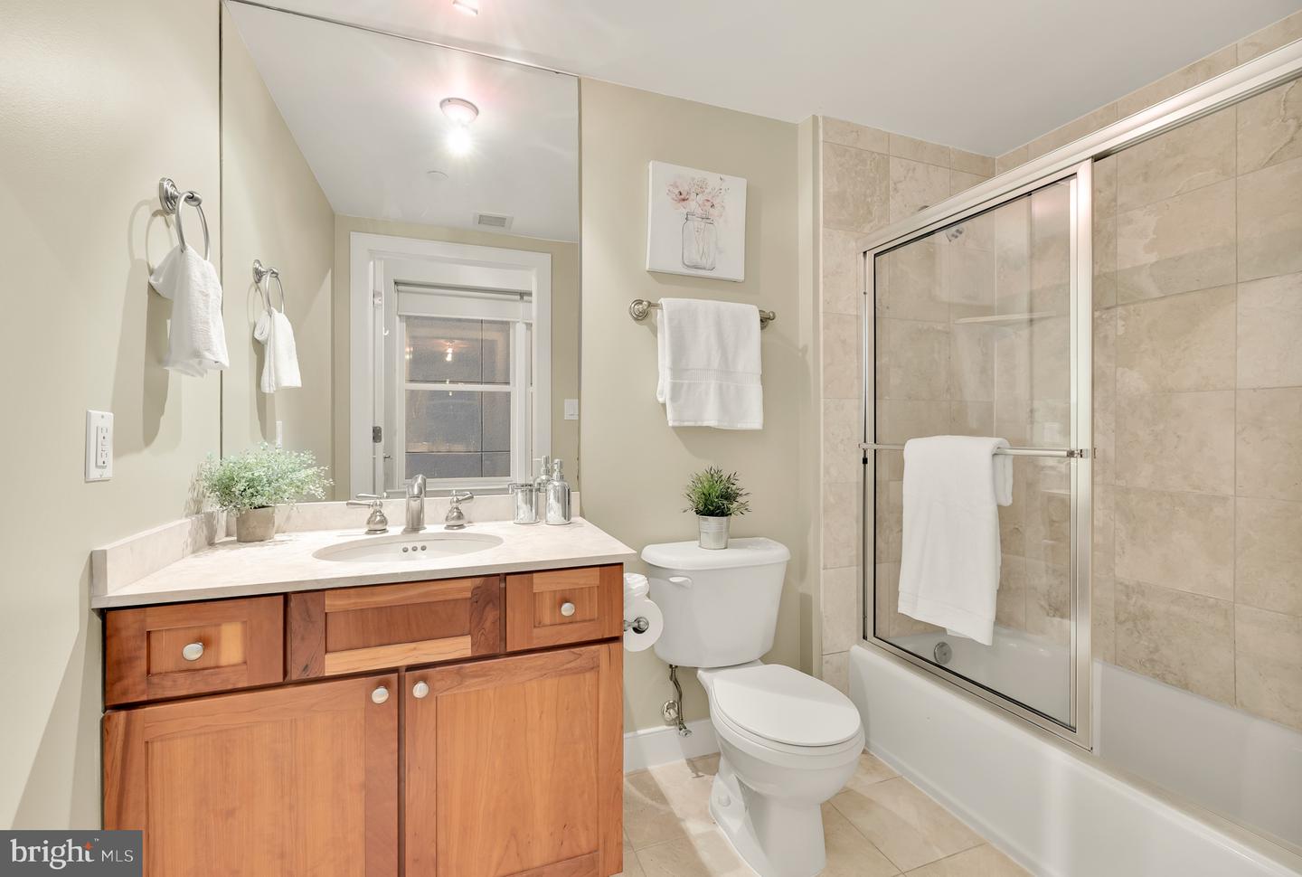 1425 RHODE ISLAND AVE NW #UNIT 22, WASHINGTON, District Of Columbia 20005, 2 Bedrooms Bedrooms, ,2 BathroomsBathrooms,Residential,For sale,1425 RHODE ISLAND AVE NW #UNIT 22,DCDC2168202 MLS # DCDC2168202