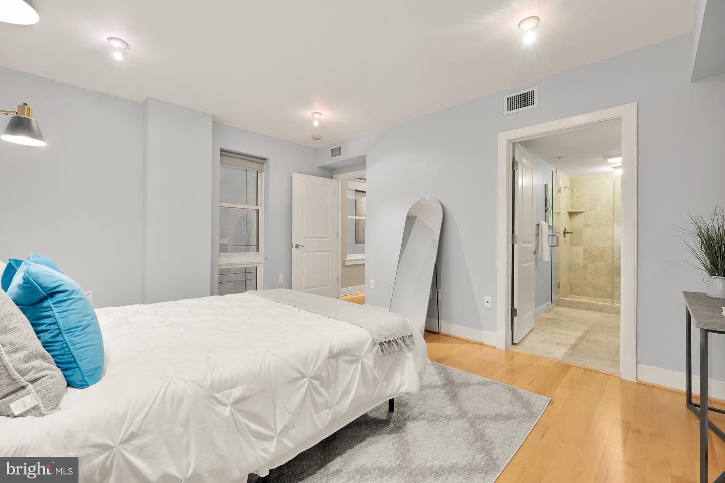 1425 RHODE ISLAND AVE NW #UNIT 22, WASHINGTON, District Of Columbia 20005, 2 Bedrooms Bedrooms, ,2 BathroomsBathrooms,Residential,For sale,1425 RHODE ISLAND AVE NW #UNIT 22,DCDC2168202 MLS # DCDC2168202