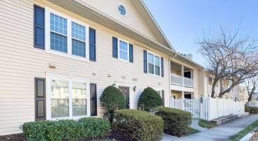 10191-B ASHBROOKE CT #102, OAKTON, Virginia 22124, 2 Bedrooms Bedrooms, ,2 BathroomsBathrooms,Residential,For sale,10191-B ASHBROOKE CT #102,VAFX2213922 MLS # VAFX2213922