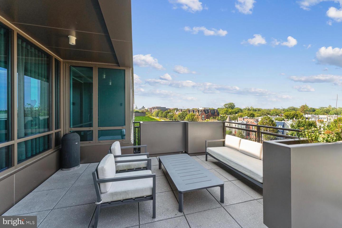 1111 PENNSYLVANIA AVE SE #206, WASHINGTON, District Of Columbia 20003, 1 Bedroom Bedrooms, 5 Rooms Rooms,1 BathroomBathrooms,Residential,For sale,1111 PENNSYLVANIA AVE SE #206,DCDC2173048 MLS # DCDC2173048