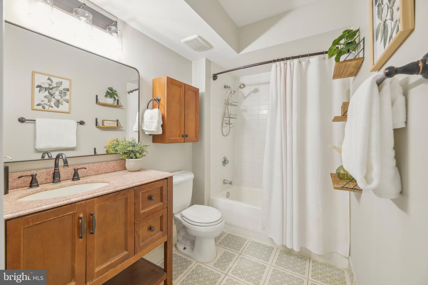 1000 NEW JERSEY AVE SE #829, WASHINGTON, District Of Columbia 20003, 1 Bedroom Bedrooms, ,1 BathroomBathrooms,Residential,For sale,1000 NEW JERSEY AVE SE #829,DCDC2173102 MLS # DCDC2173102