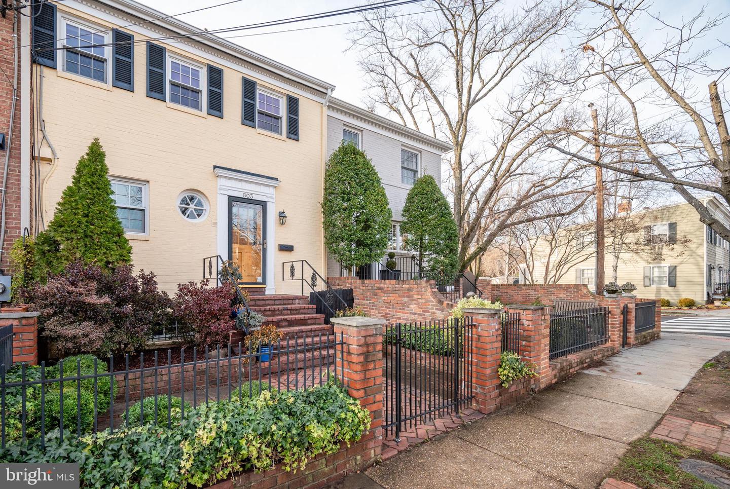 803 S FAIRFAX ST, ALEXANDRIA, Virginia 22314, 3 Bedrooms Bedrooms, ,2 BathroomsBathrooms,Residential,For sale,803 S FAIRFAX ST,VAAX2039820 MLS # VAAX2039820