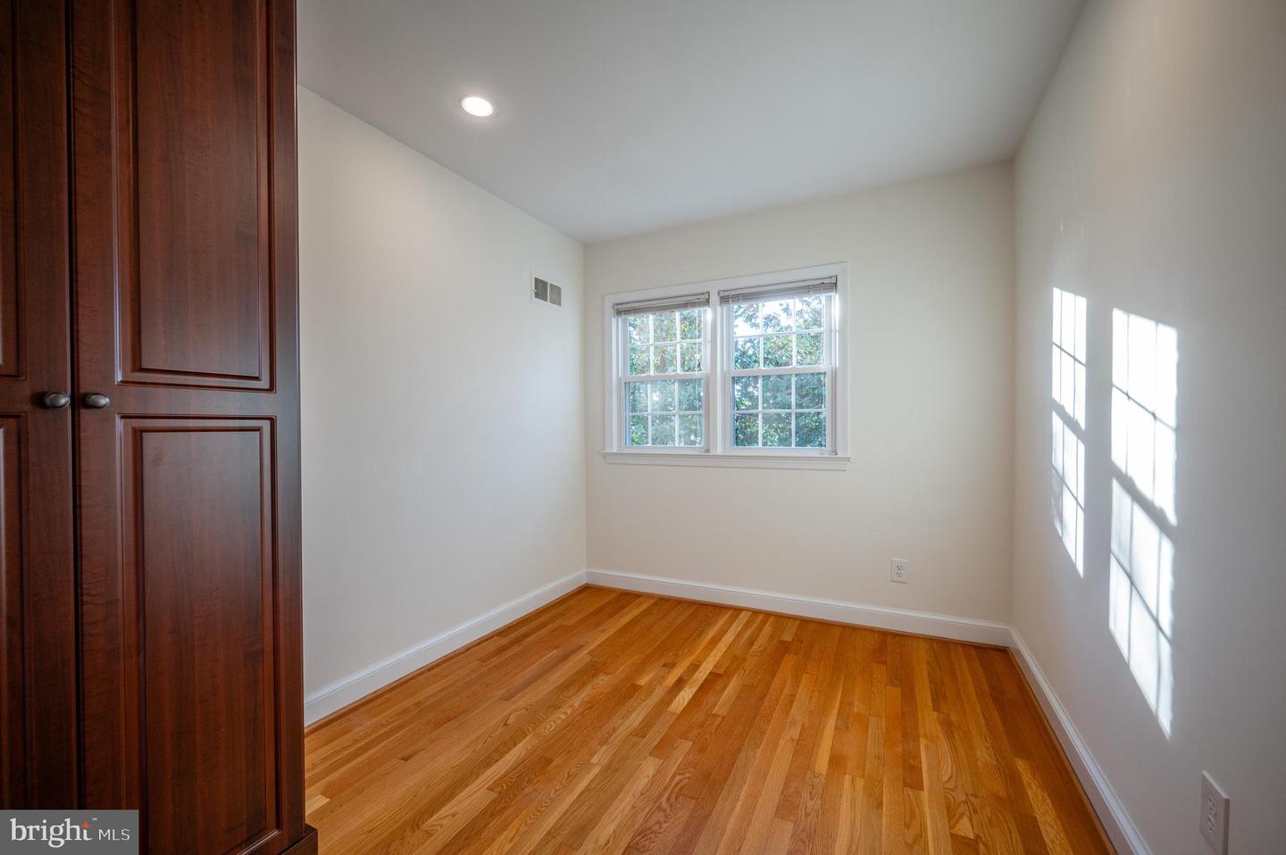 803 S FAIRFAX ST, ALEXANDRIA, Virginia 22314, 3 Bedrooms Bedrooms, ,2 BathroomsBathrooms,Residential,For sale,803 S FAIRFAX ST,VAAX2039820 MLS # VAAX2039820