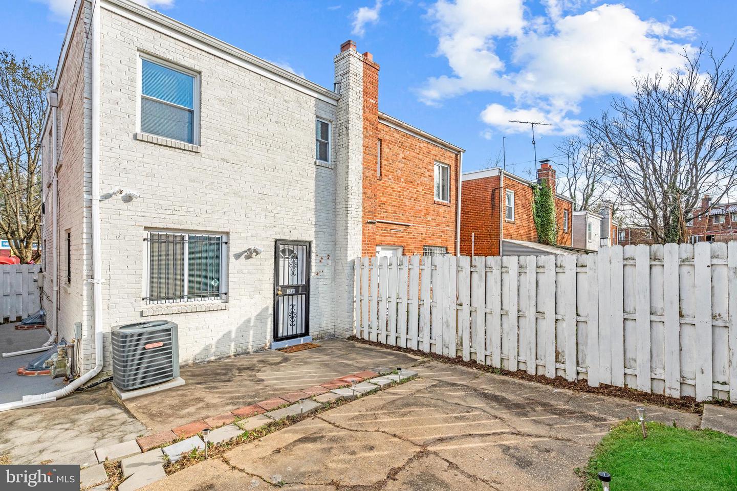 4230 SOUTHERN AVE SE, WASHINGTON, District Of Columbia 20019, 3 Bedrooms Bedrooms, ,2 BathroomsBathrooms,Residential,For sale,4230 SOUTHERN AVE SE,DCDC2171242 MLS # DCDC2171242