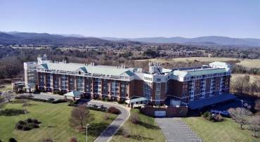 500 CRESTVIEW DR #1504, CHARLOTTESVILLE, Virginia 22903, 2 Bedrooms Bedrooms, ,2 BathroomsBathrooms,Residential,For sale,500 CRESTVIEW DR #1504,659747 MLS # 659747