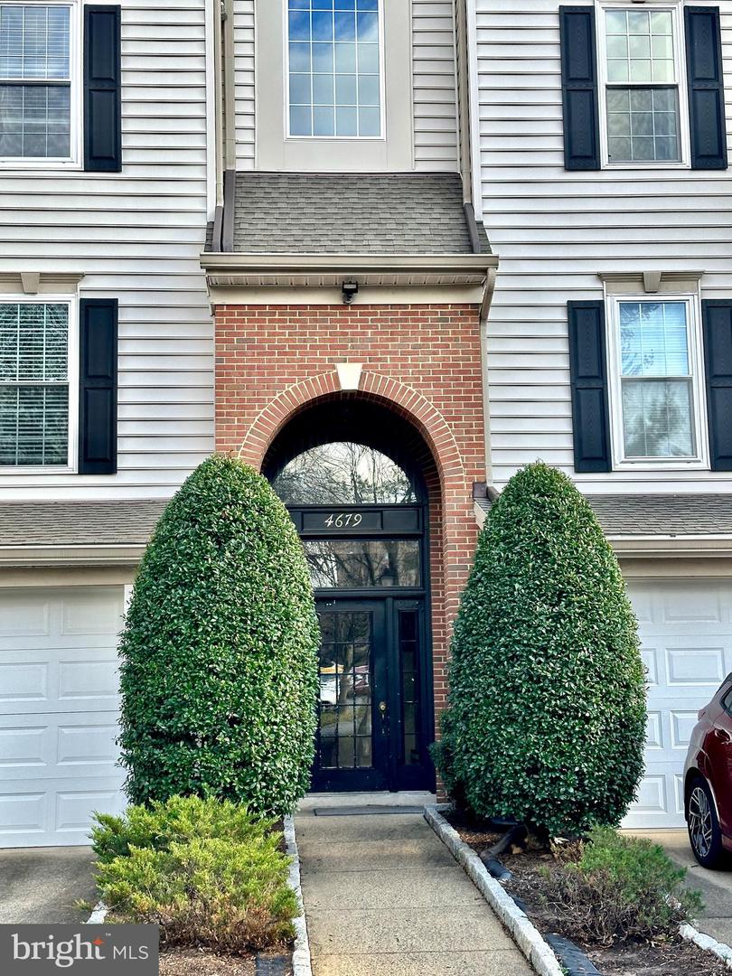 4679 LONGSTREET LN #201, ALEXANDRIA, Virginia 22311, 2 Bedrooms Bedrooms, ,2 BathroomsBathrooms,Residential,For sale,4679 LONGSTREET LN #201,VAAX2040478 MLS # VAAX2040478