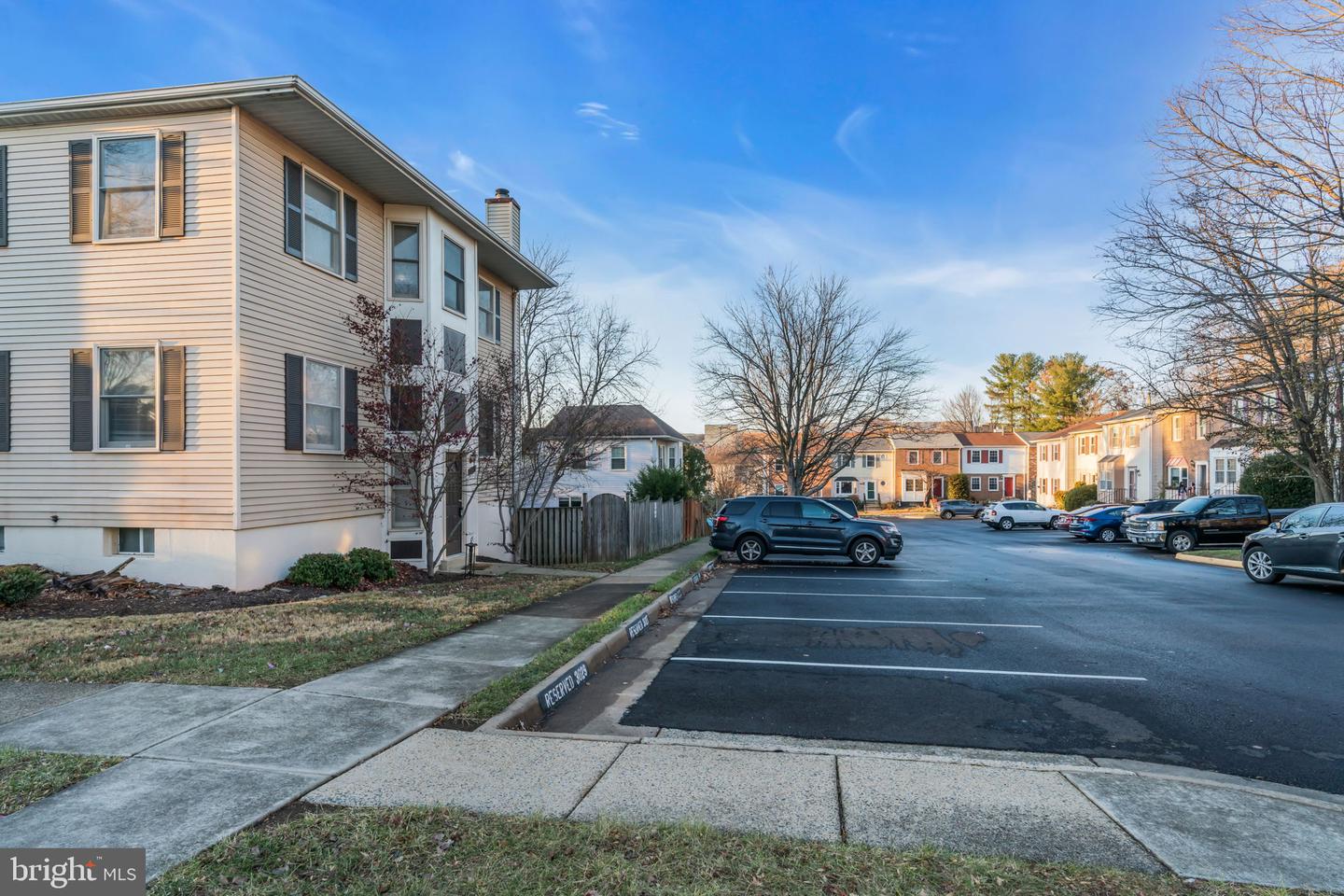 3017 HICKORY GROVE CT, FAIRFAX, Virginia 22031, 4 Bedrooms Bedrooms, ,3 BathroomsBathrooms,Residential,For sale,3017 HICKORY GROVE CT,VAFX2213176 MLS # VAFX2213176