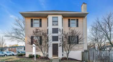 3017 HICKORY GROVE CT, FAIRFAX, Virginia 22031, 4 Bedrooms Bedrooms, ,3 BathroomsBathrooms,Residential,For sale,3017 HICKORY GROVE CT,VAFX2213176 MLS # VAFX2213176