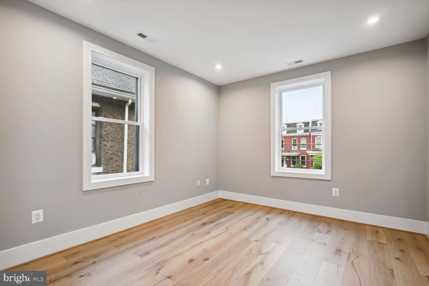 3901 NEW HAMPSHIRE AVE NW, WASHINGTON, District Of Columbia 20011, 6 Bedrooms Bedrooms, ,4 BathroomsBathrooms,Residential,For sale,3901 NEW HAMPSHIRE AVE NW,DCDC2141558 MLS # DCDC2141558