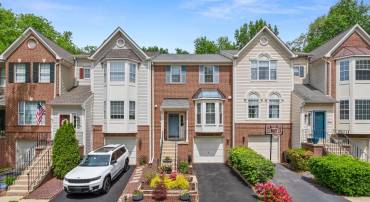 5604 GLENWOOD MEWS DR, ALEXANDRIA, Virginia 22315, 3 Bedrooms Bedrooms, ,2 BathroomsBathrooms,Residential,For sale,5604 GLENWOOD MEWS DR,VAFX2209692 MLS # VAFX2209692