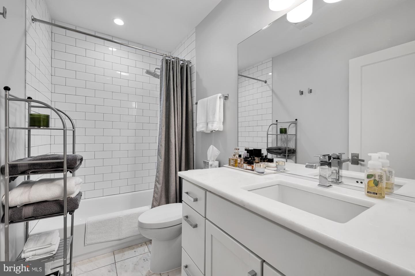 819 D ST NE #8, WASHINGTON, District Of Columbia 20002, 1 Bedroom Bedrooms, ,1 BathroomBathrooms,Residential,For sale,819 D ST NE #8,DCDC2173740 MLS # DCDC2173740