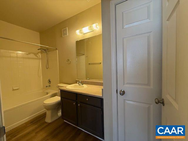 1075 WEYBRIDGE CT #306, CHARLOTTESVILLE, Virginia 22911, 1 Bedroom Bedrooms, ,1 BathroomBathrooms,Residential,For sale,1075 WEYBRIDGE CT #306,659895 MLS # 659895