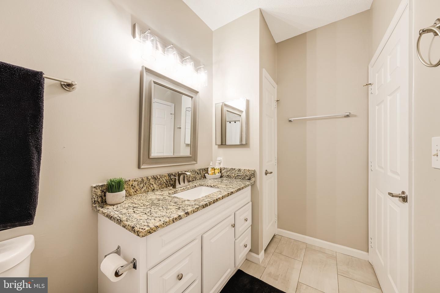 1712 LAKE SHORE CREST DR #12, RESTON, Virginia 20190, 2 Bedrooms Bedrooms, ,1 BathroomBathrooms,Residential,For sale,1712 LAKE SHORE CREST DR #12,VAFX2216838 MLS # VAFX2216838