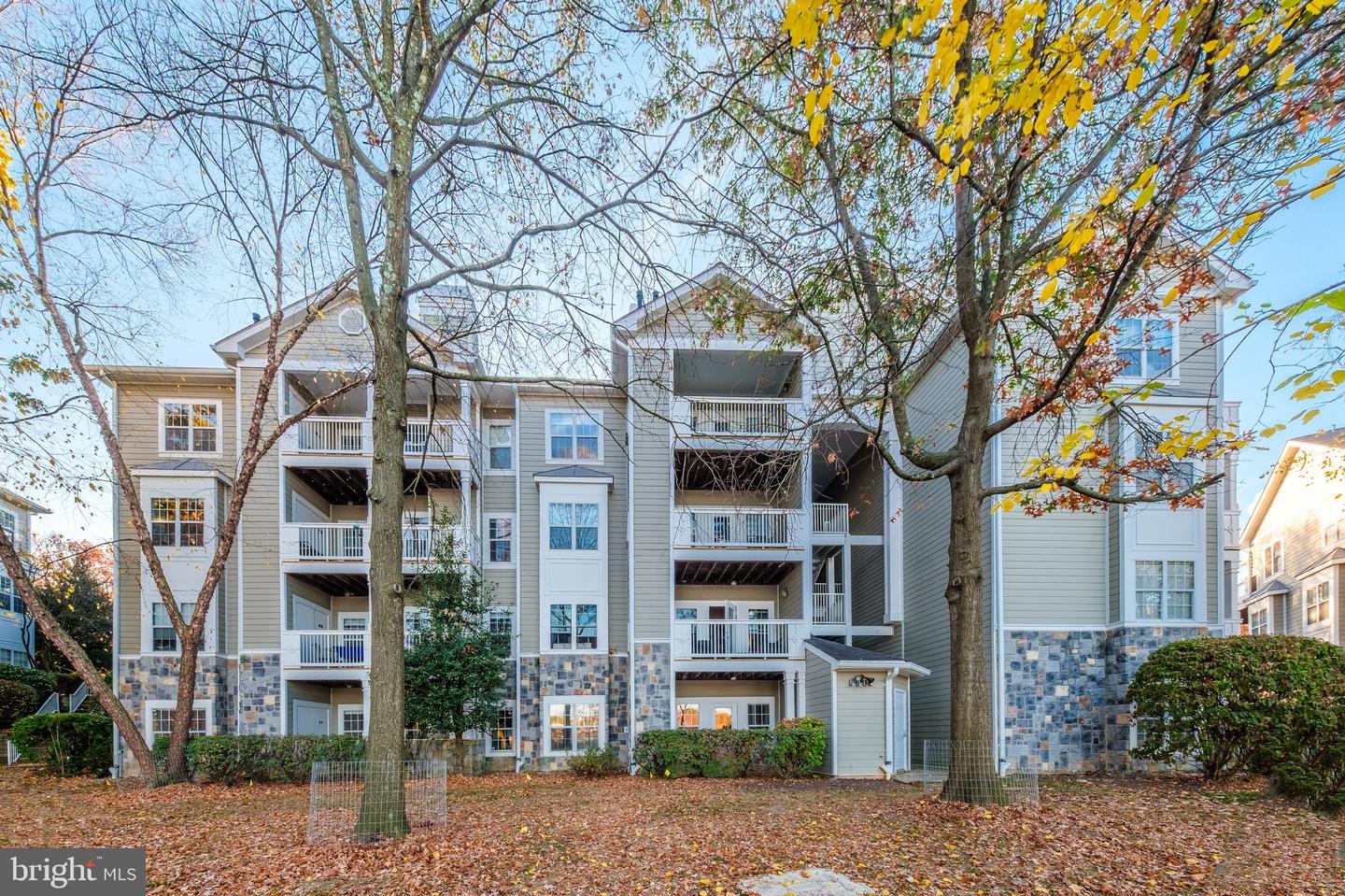 1712 LAKE SHORE CREST DR #12, RESTON, Virginia 20190, 2 Bedrooms Bedrooms, ,1 BathroomBathrooms,Residential,For sale,1712 LAKE SHORE CREST DR #12,VAFX2216838 MLS # VAFX2216838