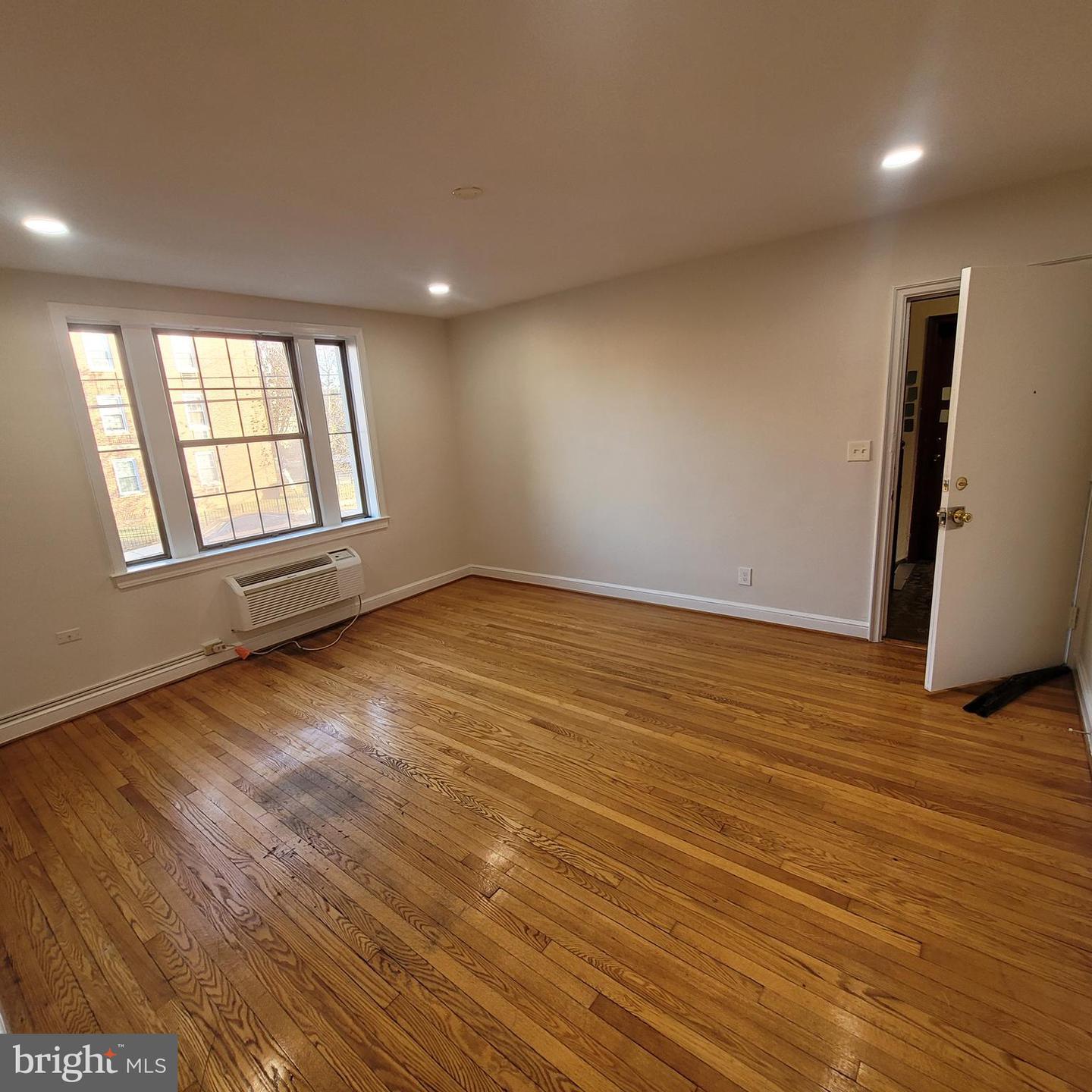 1404 TUCKERMAN ST NW #101, WASHINGTON, District Of Columbia 20011, 1 Bedroom Bedrooms, ,1 BathroomBathrooms,Residential,For sale,1404 TUCKERMAN ST NW #101,DCDC2172604 MLS # DCDC2172604