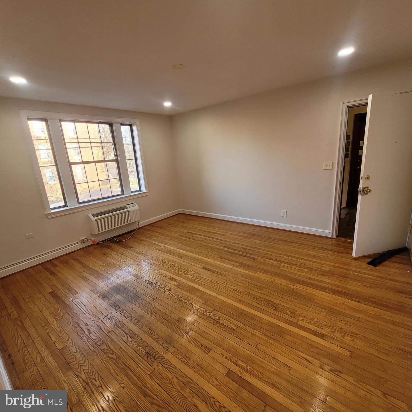 1404 TUCKERMAN ST NW #101, WASHINGTON, District Of Columbia 20011, 1 Bedroom Bedrooms, ,1 BathroomBathrooms,Residential,For sale,1404 TUCKERMAN ST NW #101,DCDC2172604 MLS # DCDC2172604