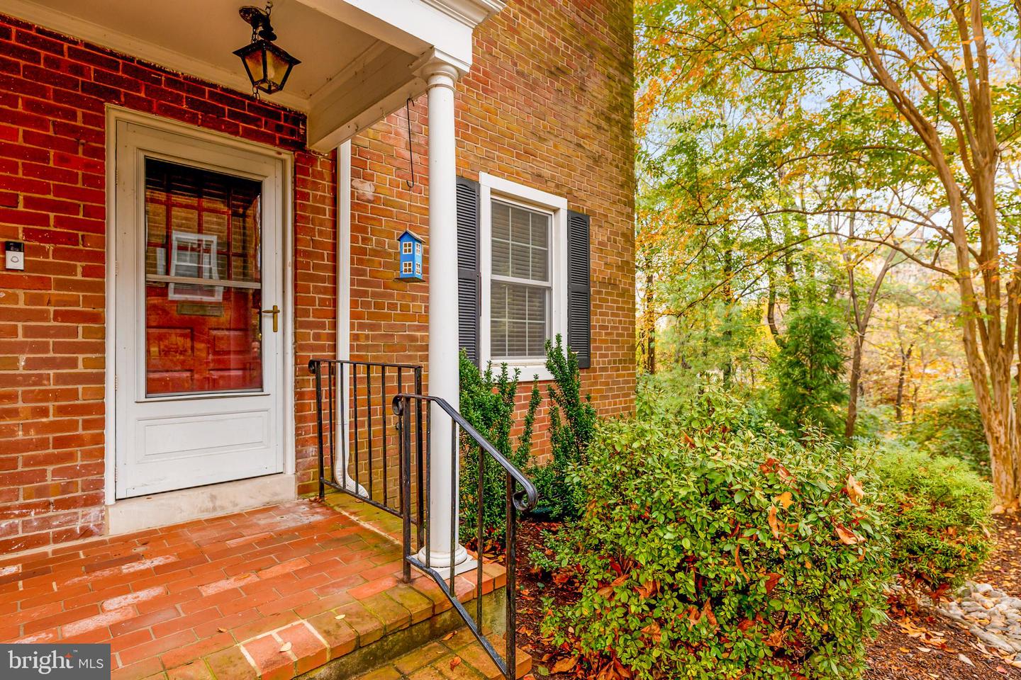 2812 S COLUMBUS ST, ARLINGTON, Virginia 22206, 3 Bedrooms Bedrooms, ,2 BathroomsBathrooms,Residential,For sale,2812 S COLUMBUS ST,VAAX2040358 MLS # VAAX2040358