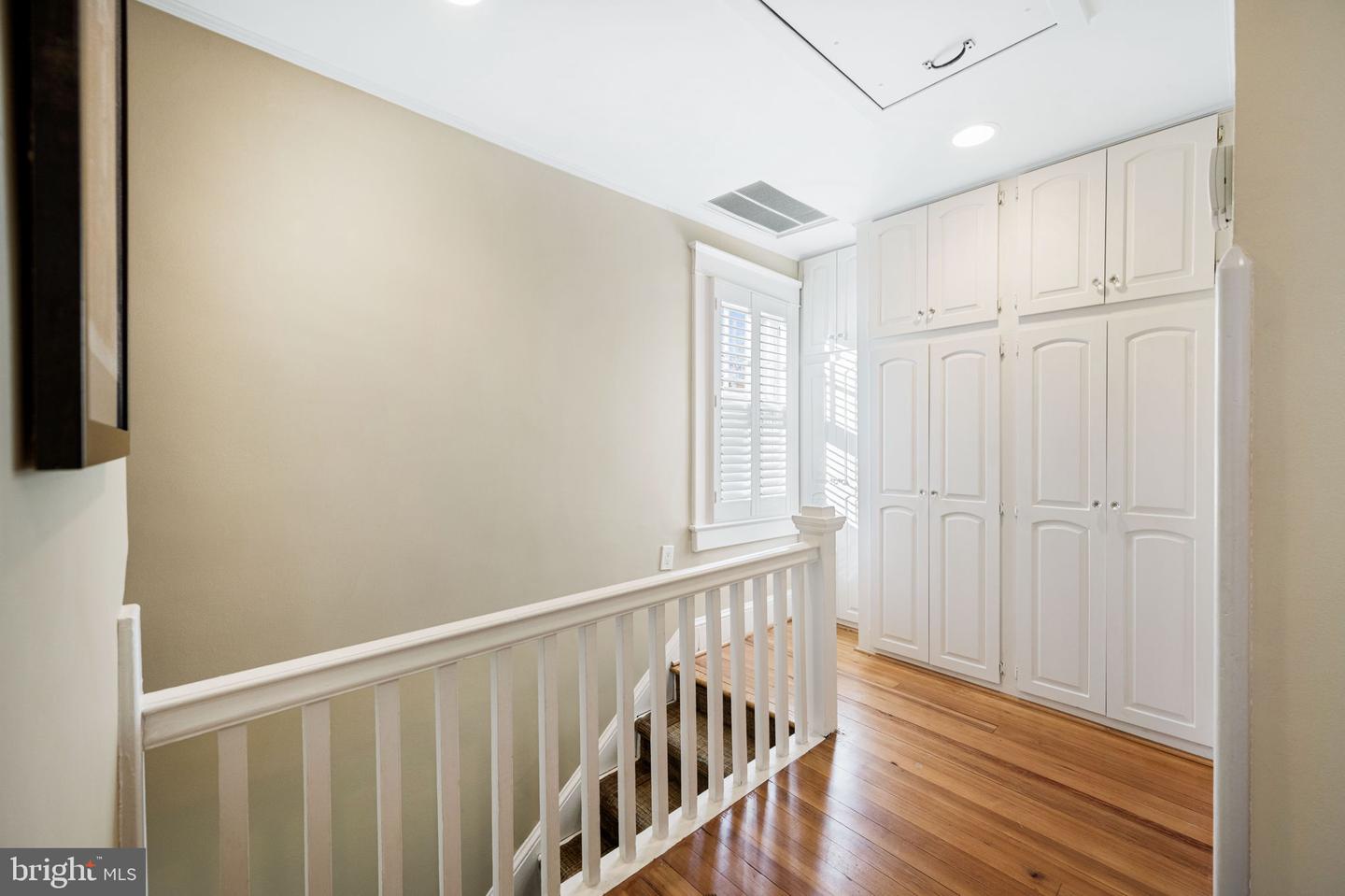 1 W MASONIC VIEW AVE, ALEXANDRIA, Virginia 22301, 3 Bedrooms Bedrooms, ,2 BathroomsBathrooms,Residential,For sale,1 W MASONIC VIEW AVE,VAAX2040450 MLS # VAAX2040450