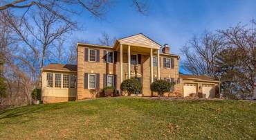 11926 HOLLY SPRING DR, GREAT FALLS, Virginia 22066, 4 Bedrooms Bedrooms, ,3 BathroomsBathrooms,Residential,For sale,11926 HOLLY SPRING DR,VAFX2216274 MLS # VAFX2216274