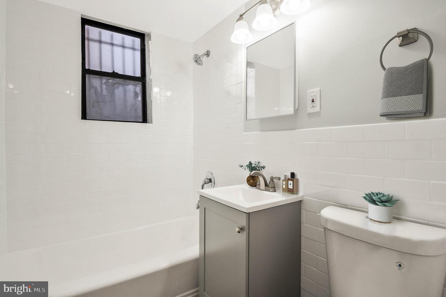 212-212 OAKWOOD ST SE #B5, WASHINGTON, District Of Columbia 20032, 1 Bedroom Bedrooms, ,1 BathroomBathrooms,Residential,For sale,212-212 OAKWOOD ST SE #B5,DCDC2174000 MLS # DCDC2174000