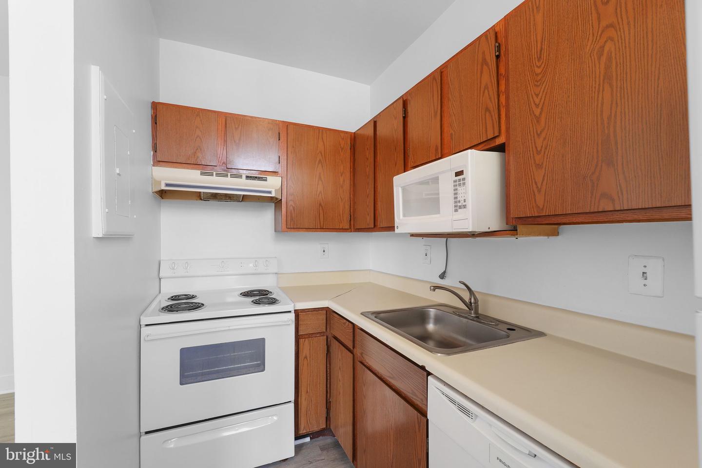 7 18TH ST SE #207, WASHINGTON, District Of Columbia 20003, 1 Bedroom Bedrooms, ,1 BathroomBathrooms,Residential,For sale,7 18TH ST SE #207,DCDC2158264 MLS # DCDC2158264