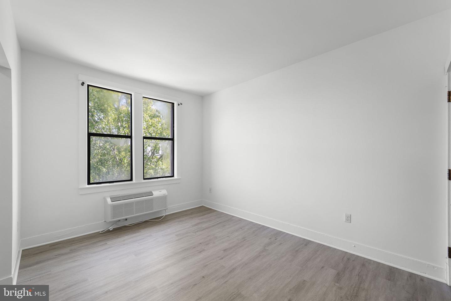 7 18TH ST SE #207, WASHINGTON, District Of Columbia 20003, 1 Bedroom Bedrooms, ,1 BathroomBathrooms,Residential,For sale,7 18TH ST SE #207,DCDC2158264 MLS # DCDC2158264