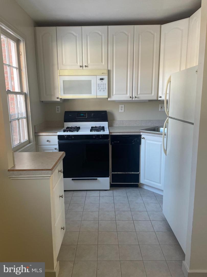 903 S FREDERICK ST #1, ARLINGTON, Virginia 22204, 2 Bedrooms Bedrooms, ,1 BathroomBathrooms,Residential,For sale,903 S FREDERICK ST #1,VAAR2047676 MLS # VAAR2047676