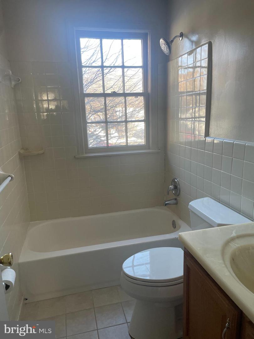 903 S FREDERICK ST #1, ARLINGTON, Virginia 22204, 2 Bedrooms Bedrooms, ,1 BathroomBathrooms,Residential,For sale,903 S FREDERICK ST #1,VAAR2047676 MLS # VAAR2047676