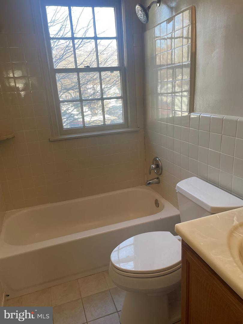 903 S FREDERICK ST #1, ARLINGTON, Virginia 22204, 2 Bedrooms Bedrooms, ,1 BathroomBathrooms,Residential,For sale,903 S FREDERICK ST #1,VAAR2047676 MLS # VAAR2047676